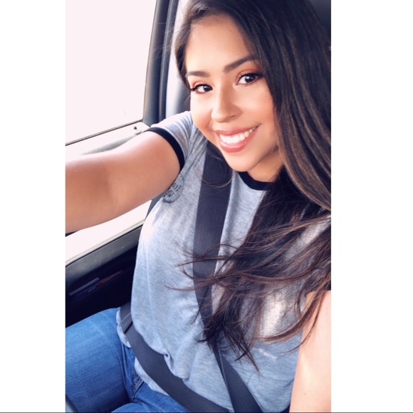 Meet your Posher, Claudia - Picture 2 of 3